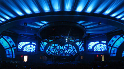 Visual worshipper uses Matrox TripleHead2go